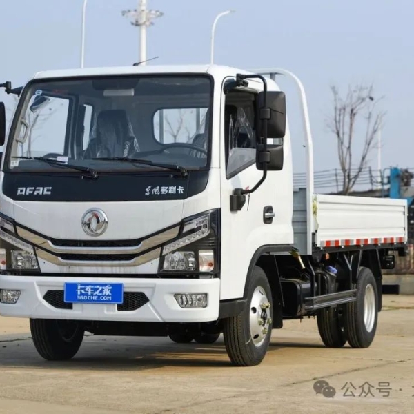 东风多利卡D5：2.3L黄金动力+3.8米大货箱，城配运输的"赚钱利器"！
